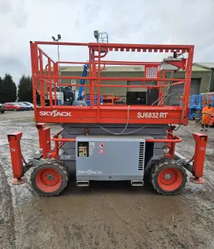 2007 Skyjack SJ6832RT Diesel Scissor Lift